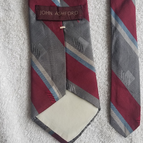 John Ashford 100% Silk Necktie / Suit Tie Grey, Red, Blue Stripe - Picture 6 of 14